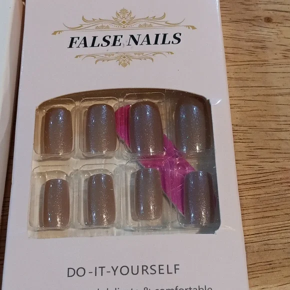 Assorted False Nails Set Of 8 - Picture 7 of 8